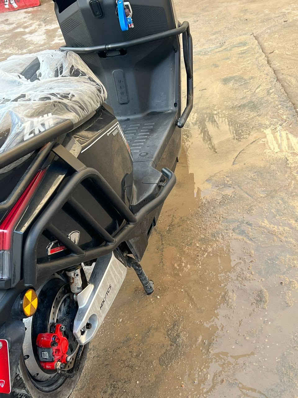 السلام عليكم دراجه شحن للبيع مواصفات الدراجه تحتوي الداراجه ع 5 بطاريات وكل بطاريه 32V وتحتوي ع مثبت سرعه ويكون حجم الملف 2000 ضد لماي سرعته حقيقيه 80 وتكون سرعة الشاحنه 360W شاحنه سريع لدراجه جيديده وما مستخدمه اهواي واي نقص ما بيه كلشي شقال بيه  السعر مليون وبيه مجال المكان بصره  مكلف بل نشر الاستفسار ***********
