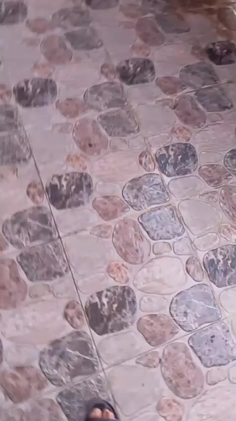 للايجار مشتمل طابق ارضي المساحه 100 مربع الموقع حي العسكري قرب كوزمتك ايناس قريب عالسايدين الاتصال بالرقم ***********
