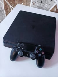 بلايستيشن ٤ • مع قرصين • نضيف