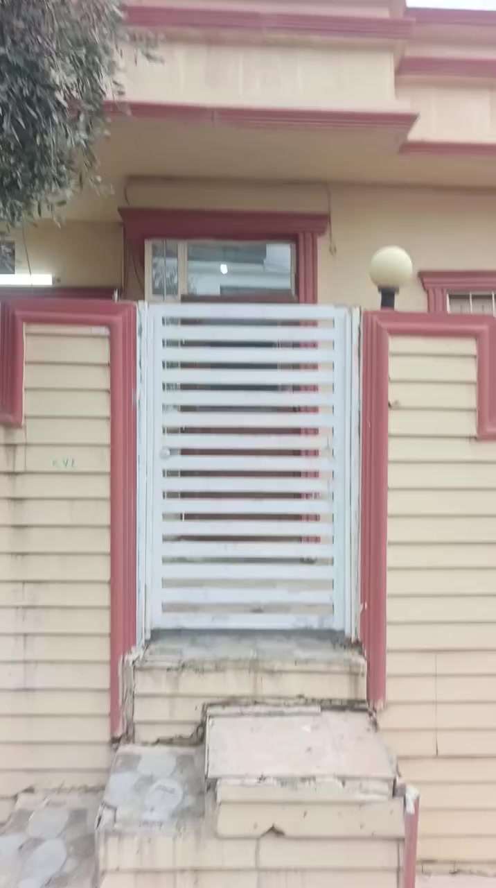 بسم الله للايجار بيت مستقل منطقة رابرين زانكو غرفتين وصالة ومطبخ وصحيات وهول داخلي 150م سعرها 350 الف
***********
