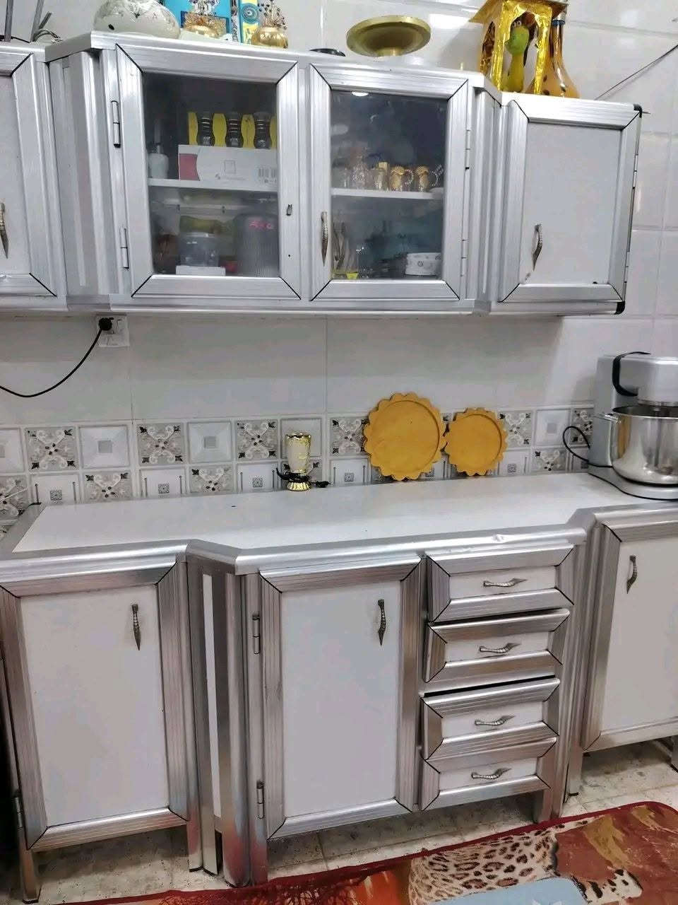 كاونتر البيع فقط الشراي 
اخو جديد محافظه عل نضافته 
قوي ثقيل 
***********
