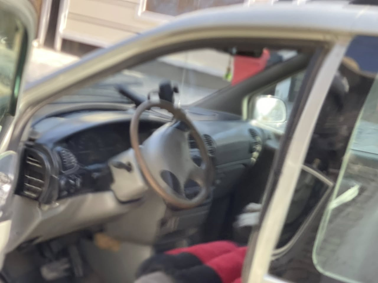 دوج كرفان للبيع محرك وكير خير من الله لا تنقيص ولا تبخير تحكم بل مري شغال تبريد شغال ثلج  كشر مثل مجاي شوف بلادي غرفة نضيفة وبلادي سيارة حلوة المكان بغداد حي آور او مدينة تحويل ثاني يوم ***********
