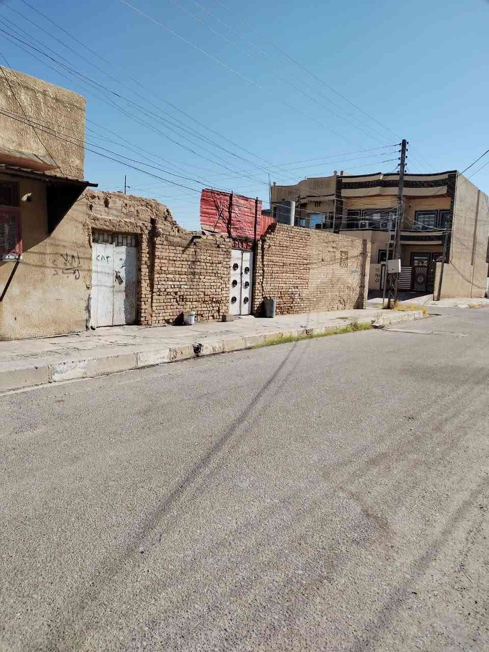 السلام عليكم ورحمة الله وبركاته
دورقديمه عدد3ركن تعتبر أرض ومؤجره حاليأ مساحتها 350م للبيع الوجه 22.40ونزال15.63في الحي العصري للبيع
وبسعر 275مليون وقابل للتفاوض..للاستفسارأكثر
***********
