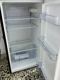 يابه ثلاجه للبيع جديده صارلها شهر تقريبن مال عائله صغيره يعني مال نفري...