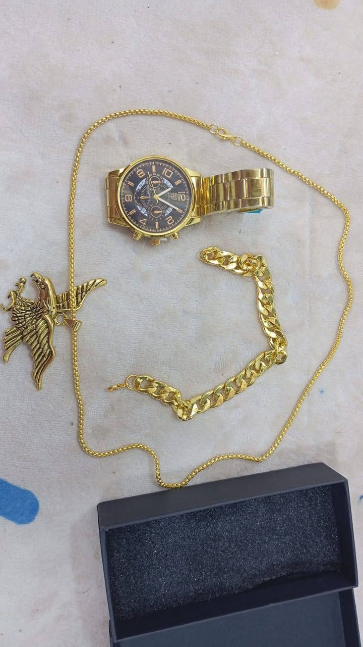 طقم كامل  يتكون م̷ـــِْن سَـآعــهْْ واسوار وكلاده الصقر  برازيلي 15 مع توصيل


**إذا كنت صاحب هذا الإعلان وتريد حذفه لأي سبب، رجاءا أرسل رسالة إلى الدعم الفني**