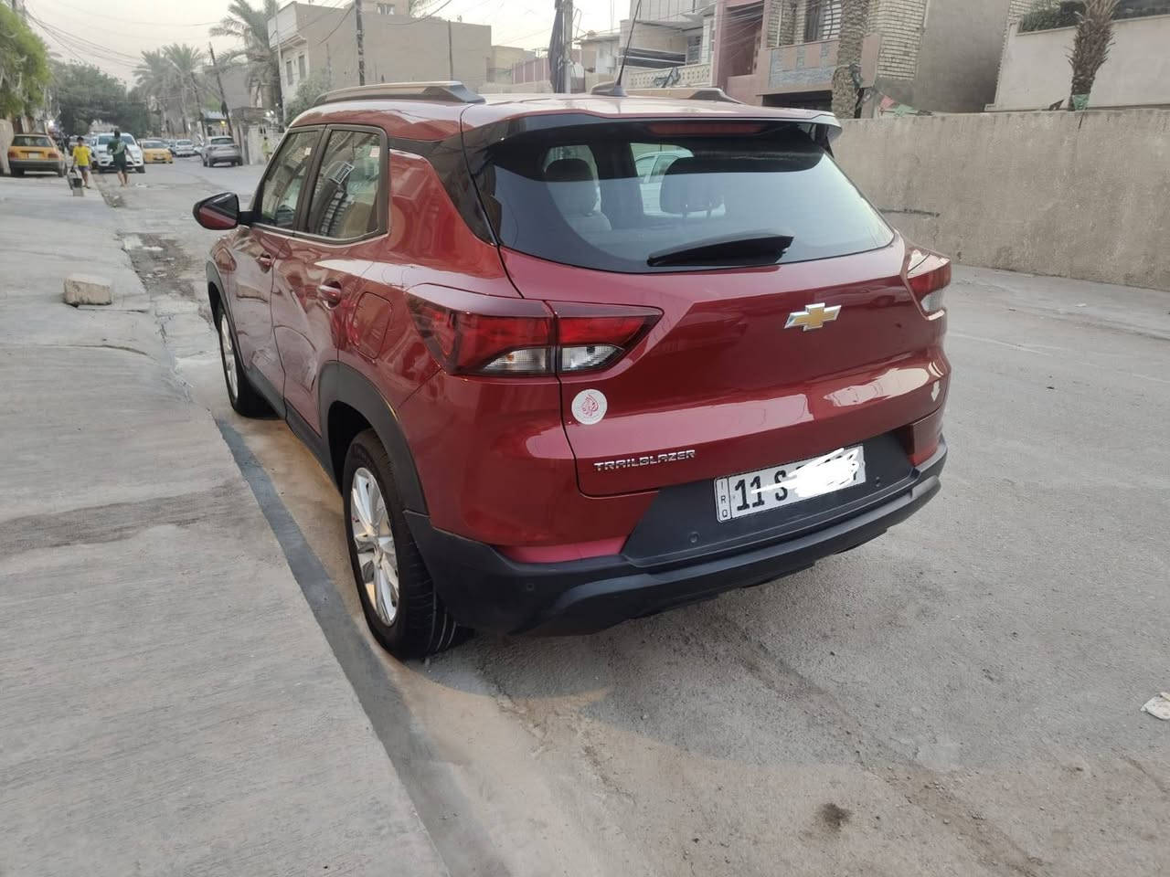 السلام عليكم 
 تريل بلايزر 2021 بدون قطرة صبغ
مواصفات عادية
محرك 1300 تيربو 
رادارات توقف ذاتي 
حساس نقاط عمياء بالمري 
هاند بريك كهرباء   
قيادة ذاتية 
مثبت سرعةو تحكمات ستيرن 
نظام اوتو ستوب لتقليل صرف البانزين 
والبقية عادي كشن مو كهرباء 
السعر 135 وبيها مجال للناس الي تستاهل 
المكان بغداد الاعظمية 
السيارة بدوون صبغ نظيفة 
بيع مستعجل جدا 
واتساب ***********
