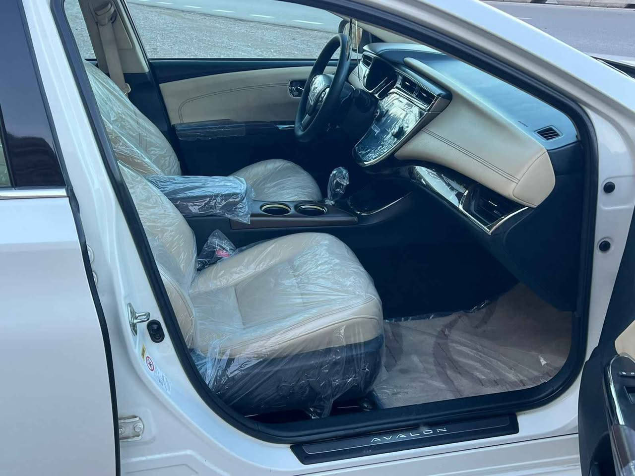 تۆیۆتا ئەڤەلۆن مۆدیل٢٠١٣ 
مواسەفات LIMITED
سلایت و کوشن کارەبەیایی و خەزن  و سارد و گەرم تەبریت لەمس و  سئ مۆدی لێخورینی هەیە eco.normal.sport
تەحدیل سەورحە تەبریت مەرکەزی کامل حاسە دژە خلیسک ئاوێنە کارەبایی گێر و مەکینەی بە شەرت
  ٤ تایەی لۆک 
شوێن :رانیە
***********
***********wats app w vibar رانية, السليمانية
