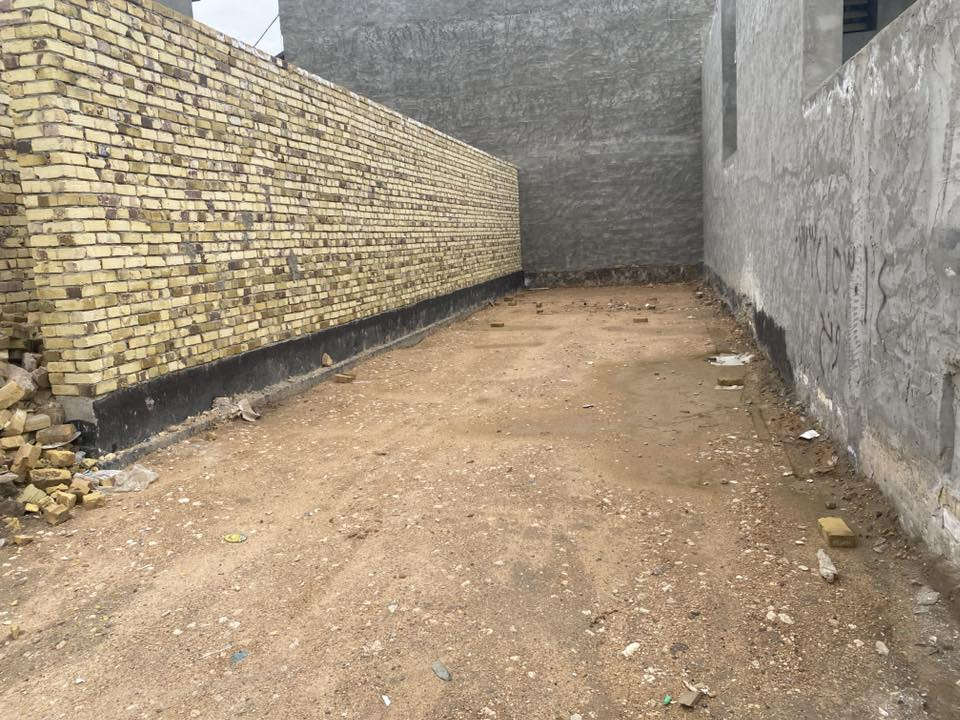 قطعه 100 متر حي الجزائر ع الحولي خلف مستشفى الحياه مدفونه وجاهزه  شوارع نظاميه منطقه مرتبه السعر 37 للتواصل ***********
