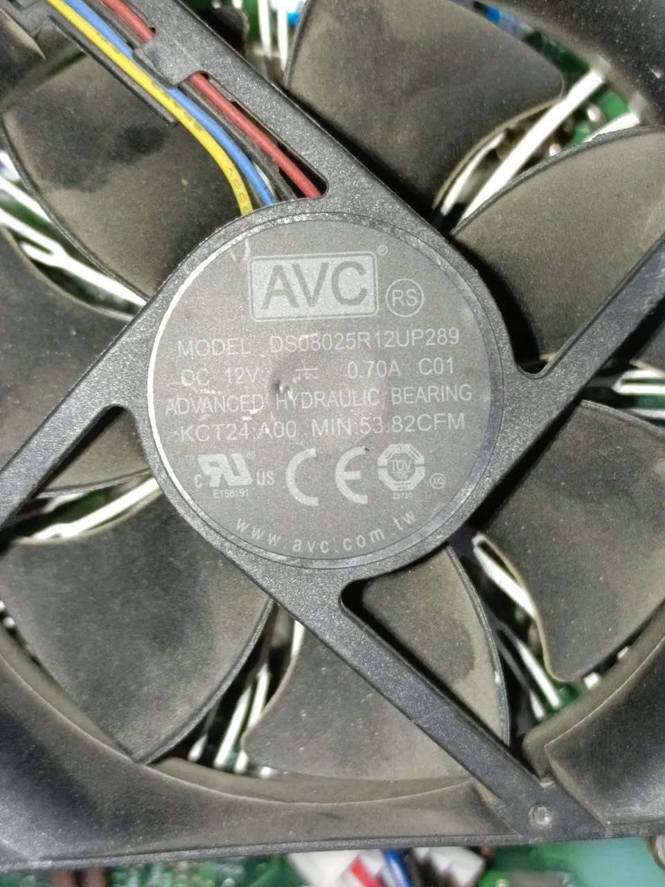 السلام عليكم.. للبيع قطع حاسبة Dell Vostro 3020 (أصلية جيل 13)، القطع اخو الجديد نظيفة جداً.ً توصيل مجاني
المواصفات:
🌺
​المذربورد: سوكيت LGA 1700، تدعم معالجات الجيل 12 و13 و14 (i3, i5, i7).
​الباور سبلاي: القدرة العالية 460 وات (460W) الفئة البرونزية، يدعم تشغيل كروت الشاشة الحديثة (يحتوي على وصلات الطاقة للكروت).
​الكيس والمبرد: كيس dell الأصلي الصغير والأنيق مع مبرد المعالج والأسلاك كاملة.
🌺
​ملاحظة: القطع متوافقة تماماً مع بعضها وتفيد جداً للي يريد يسوي تجميعة قيمنق أو مونتاج حديثة وبسعر مناسب يعني تاخذها عوزها بس رامات وكرت شاشة ومعالج اقتصادية وممتازة
🌺
​السعر: 250 ألف (بي مجال للشراي).
​المكان: [كربلاء قرب مستشفى الكفيل التخصصي
​رقم التواصل: [***********
