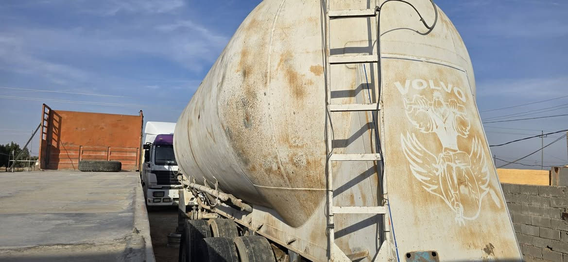 سايلوات عدد ثنين برايم سويدي الأحمر تخم تاير ضاغطة أم الطير دويز 3 بستم الأبيض أربع دنكير وتايراته نص عمر ضاغطة أم الطير دويز اربع بستم يحملن من ال50 وجوه للاتصال ***********
