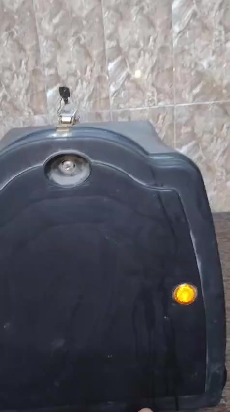 السلام عليكم من رخصت  مسؤل الكروب هاذه صندوك  كامل جديد ويا سستم سماعه حجم  جبير 
السعر  ٧٠   هاذه رقم الجوال ***********
