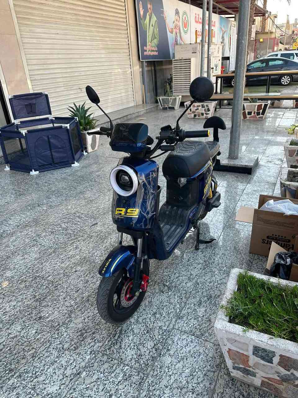 السلام عليكم
r9 2026
استخدام شهر 
جديده لوك 
وياها دبل سويج بصمه تشغيل عن بعد
كارتات ثنين تشغيل 
شاحنه اصليه وياها 
وبايدر وسله ممفتوحات بالكارتونه 
كلشي بيها شغال 
سعرها 525 بيها مجال بسيط 
ماكاني بغداد زيونه 
***********
