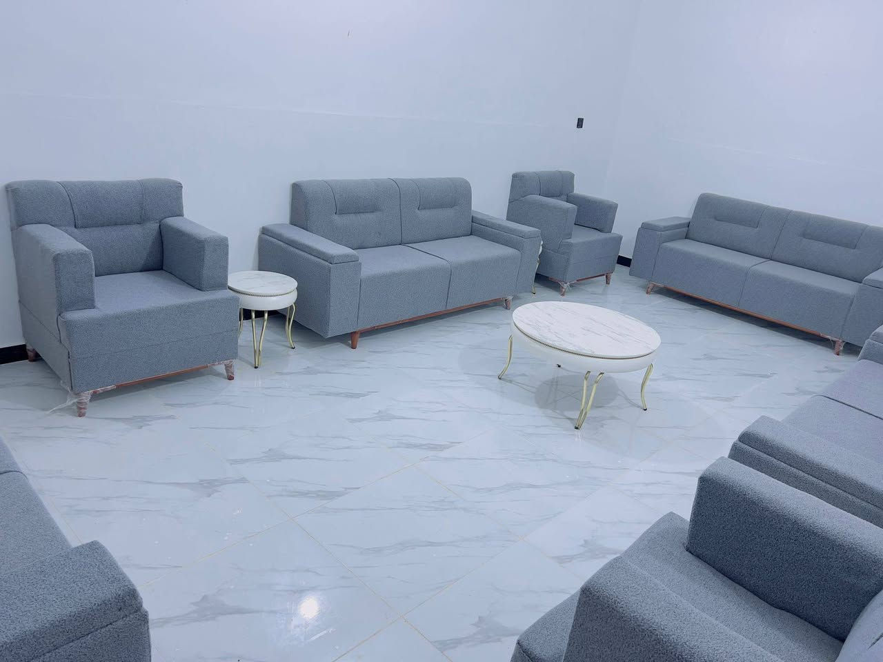 تخم ونص 15 نفر    جديد بمعنى الكلمه
كله زان درجه اولى الله يشهد  سعره مليون دينار 
مكلفني قبل شهرين مليونين ***********
