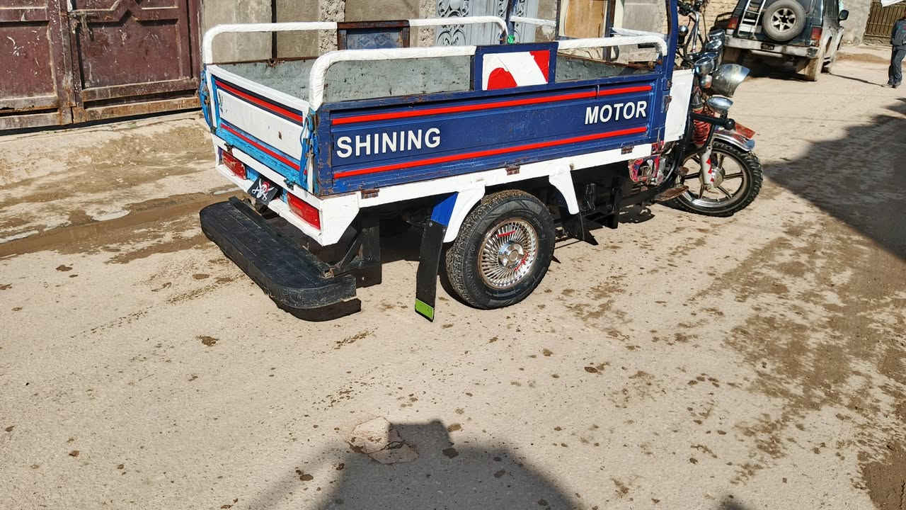 ستوتة للبيع
مكاني بلحمزة الغربي 
موديل 14 مكينة 18 جديدة
اوراق أصولي 
شاصي مكفول 
اكسن مكفول 
دبلات شغالة 
كهربائيات شغالة 
بدي بلادي 
تخم تاير بسلفون بيها 

سعرها 900

***********
