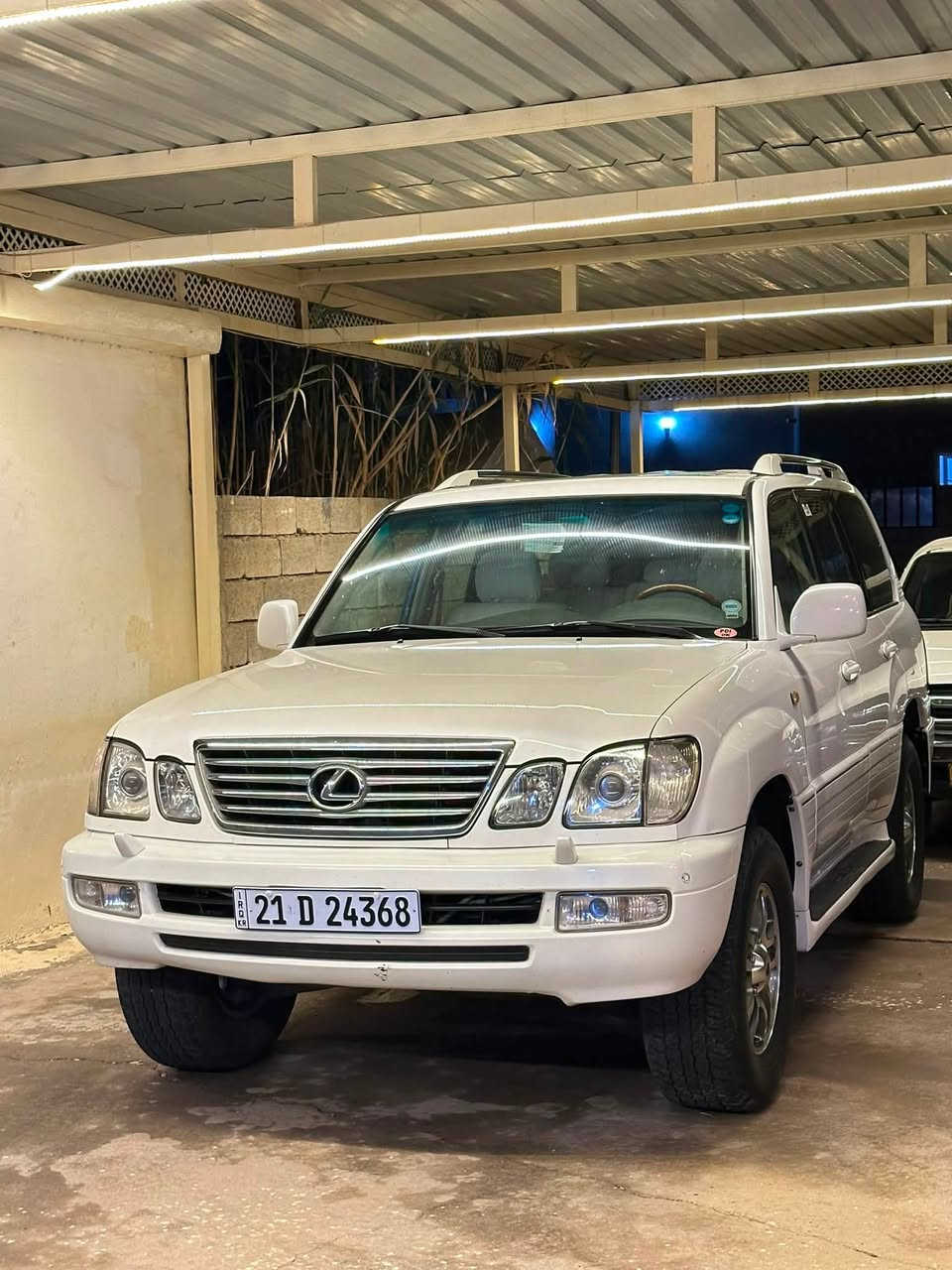 السلام عليكم 
للبيع لكزس lx470 موديل 2006 خليجي
فول مواصفات محرك وكير مكفولات 
السياره جديده حيل وما متعوبه 
تبريد ثلج وجاهزه من كلشي
بيها تكحيل شبرين يم باب الجنطه بدون ضربه بس تكحيل 
السعر 240$ و بيها مجال 
المكان تكريت / قضاء العلم

***********
