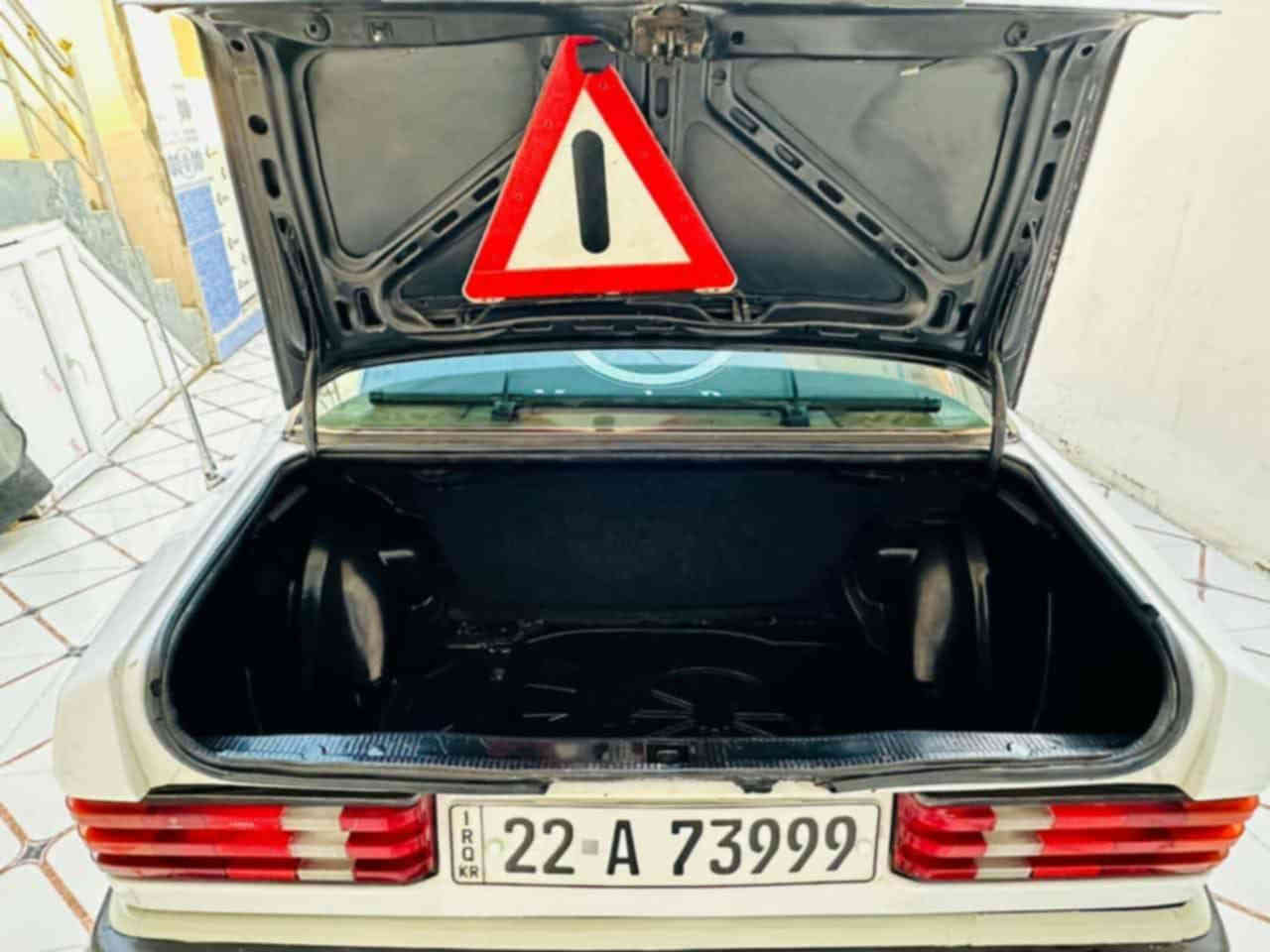 السلام عليكم 
للبيع مرسيدس طيارين 190E موديل 1991 وارد يابان لون ابيض فول مواصفات جام كهرباء ايرباك ستيرن دوسات نيكل غرفه السياره جدا نضيفه وبلاديه محرك وكير ونجي تحوير مضبوط تبريد ثلج سبير شركه عده اسعافات رقم اربيل 
السياره سيرفس كامل وكلشي بيها شغال وجديد 
مكان السياره بغداد ... زيونه
السعر 63  $
للاستفسار ***********
