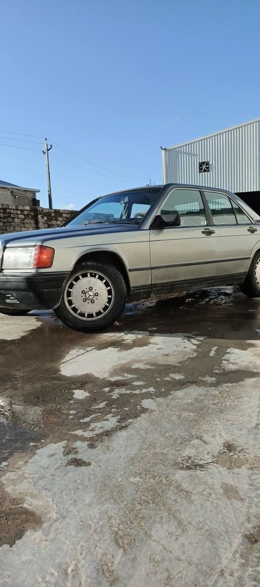 السلام عليكم
مارسدس 190 طيارين موديل 89 
صبغ عام اثر تقحيل بدون اي ضرر 
السيارة مكينة و كير شرط 
شرط الوكالة و التحويل
شرعيها بالموصل
السيارة نظيفة و جاهزة 
نقد فقط بدون اقساط و تراهم مراوس اذا سيارة نظيفة

السيارة احلى من الصور بهواي 

***********
***********
