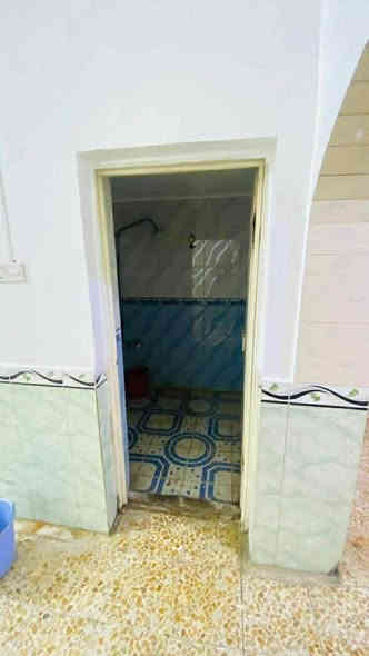 218
دار للايجار  (100 متر) حي الجمعيه خلف شارع الوائلي قرب مجمع المصطفى 
السعر الايجار 400 الف 
يحتوي على طابق واحد
 غرفه   مطبخ   صاله   ، استقبال
خزان   سخان   ماطور. خط مولد 
ـــــــــــــــــــــــــــــــــــــــــــــــــــــــ
بيت نضافه جيده
يكون الايجار كل 3 اشهركلوله من طرف علي علي امانه ابو فاضل  
للاستفسار ..***********
***********
