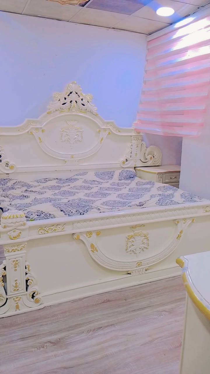 سلام وعليكم غرفة نوم كويتيه مستعمله قليل بعده جديده والله كلش حلوه 6قطع ضخامه مرتبه  محتاج واريد ابيعه وسعر 950وبيه مجال العنوان البصره معقل رقم الهاتف ***********
