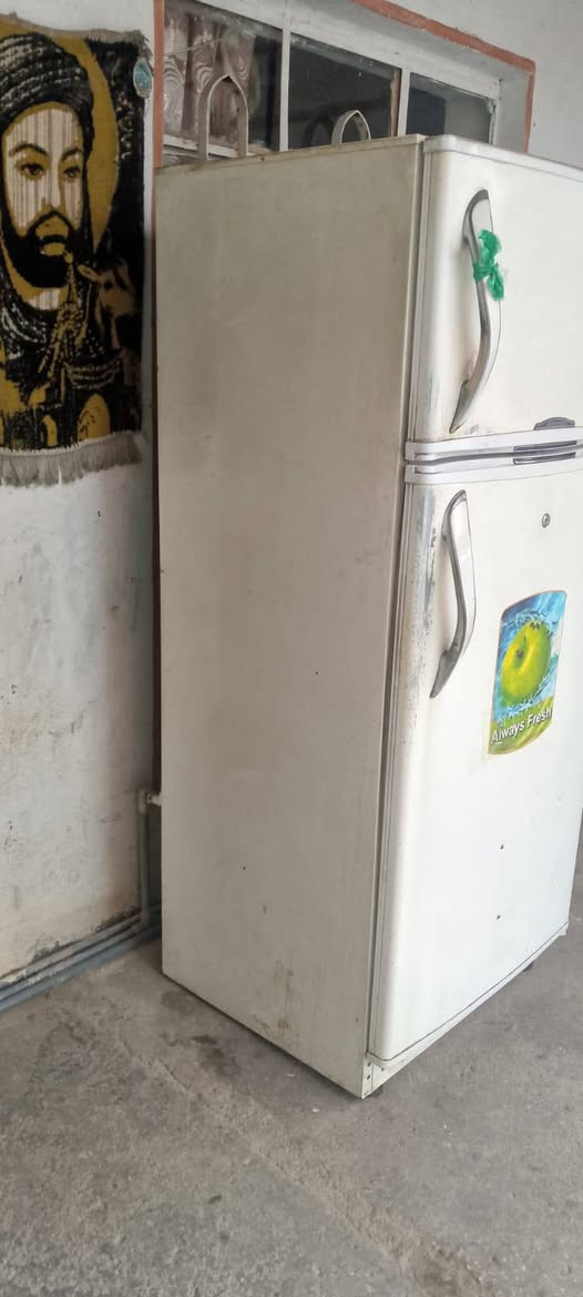 اعيد النشر بسبب الوعود الكاذبة ثلاجه حجم 22قدم شغاله سعر 250وبيه مجال بصيط مكاني كربلاء حي العسكري للاتصال على الرقم ***********
