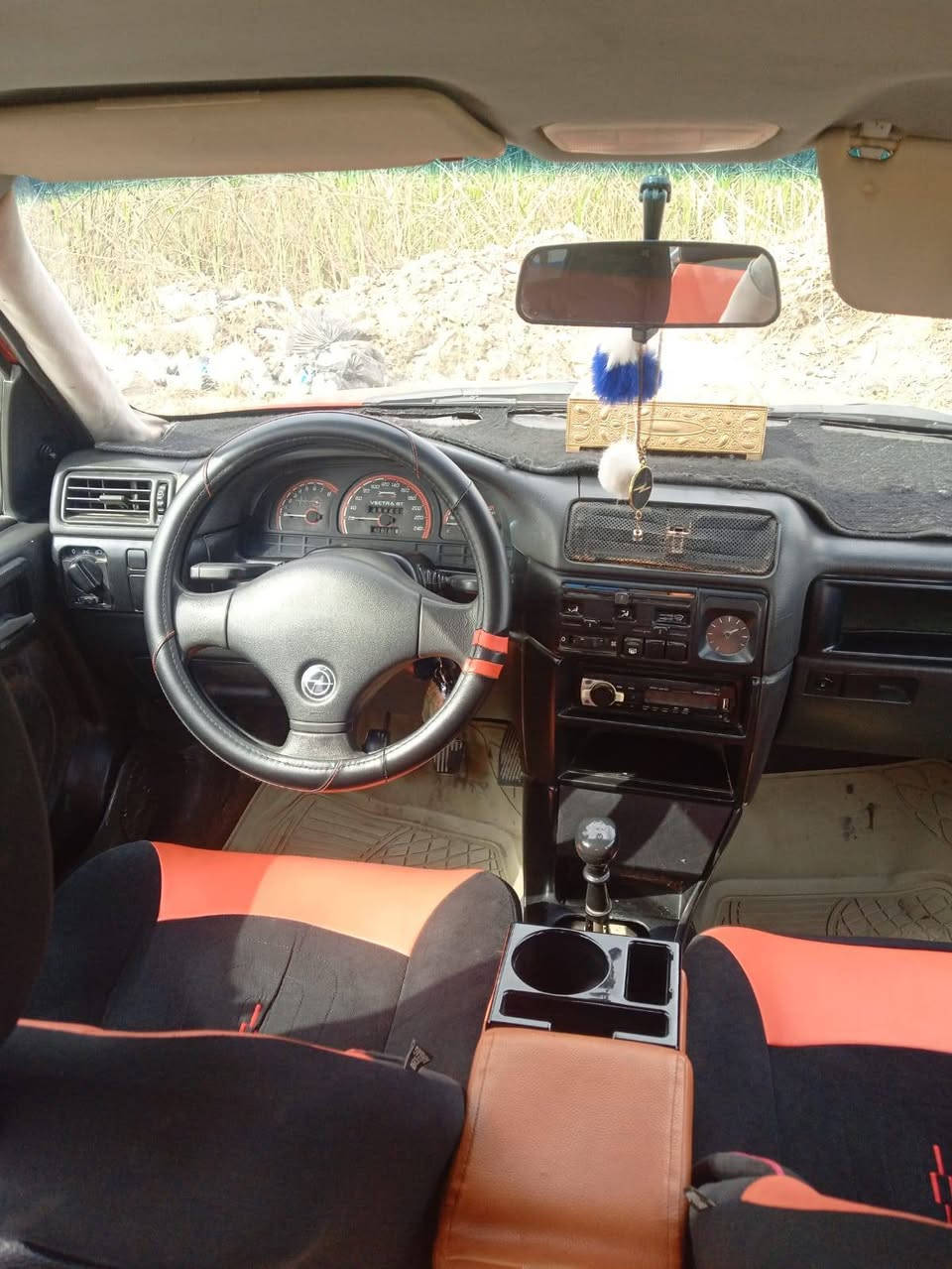 السلام عليكم 

سيارة للبيع 
اوبل فكترا ( ماسحة ) 
محرك 1800 ، سنوية جديدة رقم دولي ، صدر محرك كلة مكفول ،لا تنقيص ولا تبخير  ،دواخل كشانة جديد ، ما بيها اي نقص .

الاستفسار الاتصال على الرقم 
***********
