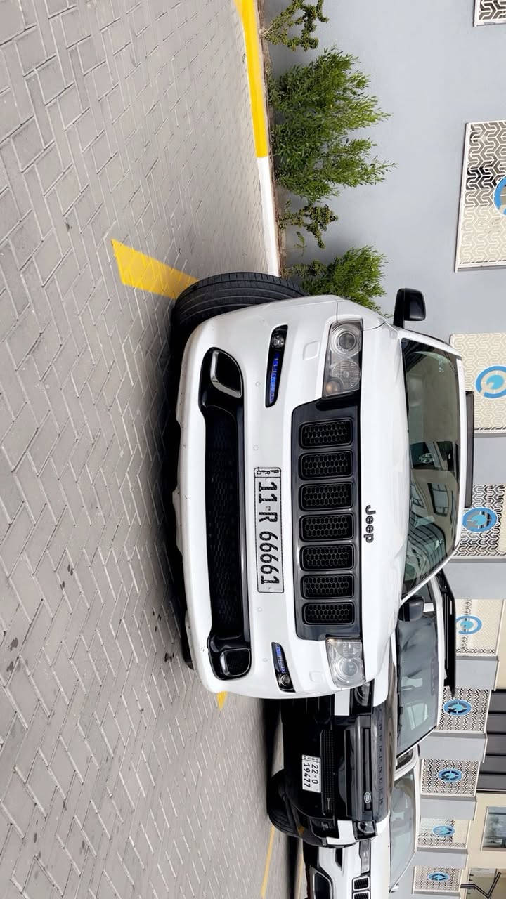 السلام عليكم
للبيع خليجي مكفول 
جيب كراند شيروكي SRT  6400 
الموديل (2013 ) خليجي  فول 
المحرك   6400cc.  srt  V8 
رقم بغداد الجديد مميز  
المواصفات 
دفع رباعي 
كشنات جلد وكنتاره 
المقاعد الأمامية كهرباء
ذاكره لحفظ وضعيات الجلوس 
المقاعد الأمامية تبريد مع التدفئه
المقاعد الخلفية تدفئة
ويل قياس 20 انج 
مقود السائق كهربائي
داخل كربون فايبر 
سقف بانوراما 
شاشه كبيره 
مصابيح الاماميه عدسات ليزر
لدات متغير الاوان ع التليفون 
تشغيل عن بعد 
صندوق كهربائي 
 حساسات اماميه
حساسات خلفيه
مرايا متحسسه للضوء العالي 
رادار 
نظام الصوت 16 سماعه مع دمام خلفي
نظام البريك برمبو 6 بستم وخلفي 4 بستم
عليها شتوته afe مغلقه 
اويل كاج كان 
بلكات ريسنك 
ولف حماوه ريسنك 
دوان بايب تفريغ حجر 
برمجة مصطفى ايكل سيفتي 
دبات خلفيه بورلاه اتاك 
صوت حلو مرتب 
للاستفسار 
***********
غير متواجد ع الفيس 
مكان السيارة بغداد 
حي الجهاد 
السعر 18,500 الف دولار 
وبيها مجال بسيط
