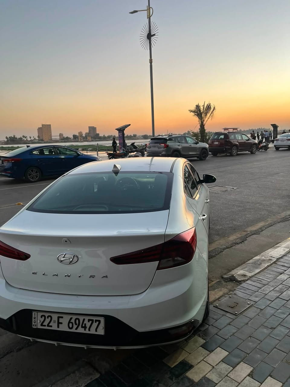 السلام عليكم 

النترا 2019 وارد امريكي 
مكينة دوش 2000
كير AT المرغوب
سيارة شبه فول فتحة بصمة تشغيل 
وبصمة ابواب تدفئة كشنات ورادارات وانظمة قيادة وشاشة كبيرة وغيرها 
سونار قديم صار وراه صبغ بهلال الجاملغ جهة السايق
السيارة بدون ايرباكات
رقم اربيل بأسمي تحويل ثاني يوم 
ماشية  86 mi
  سعر 125 ورقة
كوت
رقم تليفون ***********
