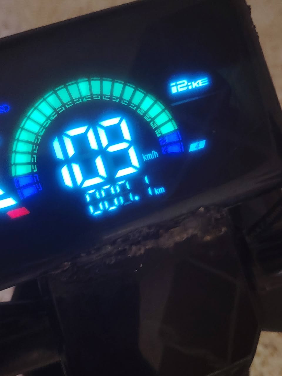 ماطور شحن R9 نظام R هورن لايت عالي وناصي شرط البطاريات 5 بطاريات كلهن شغالات شرط السعر 550 وبي مجال للطيبين للستفسار ***********
