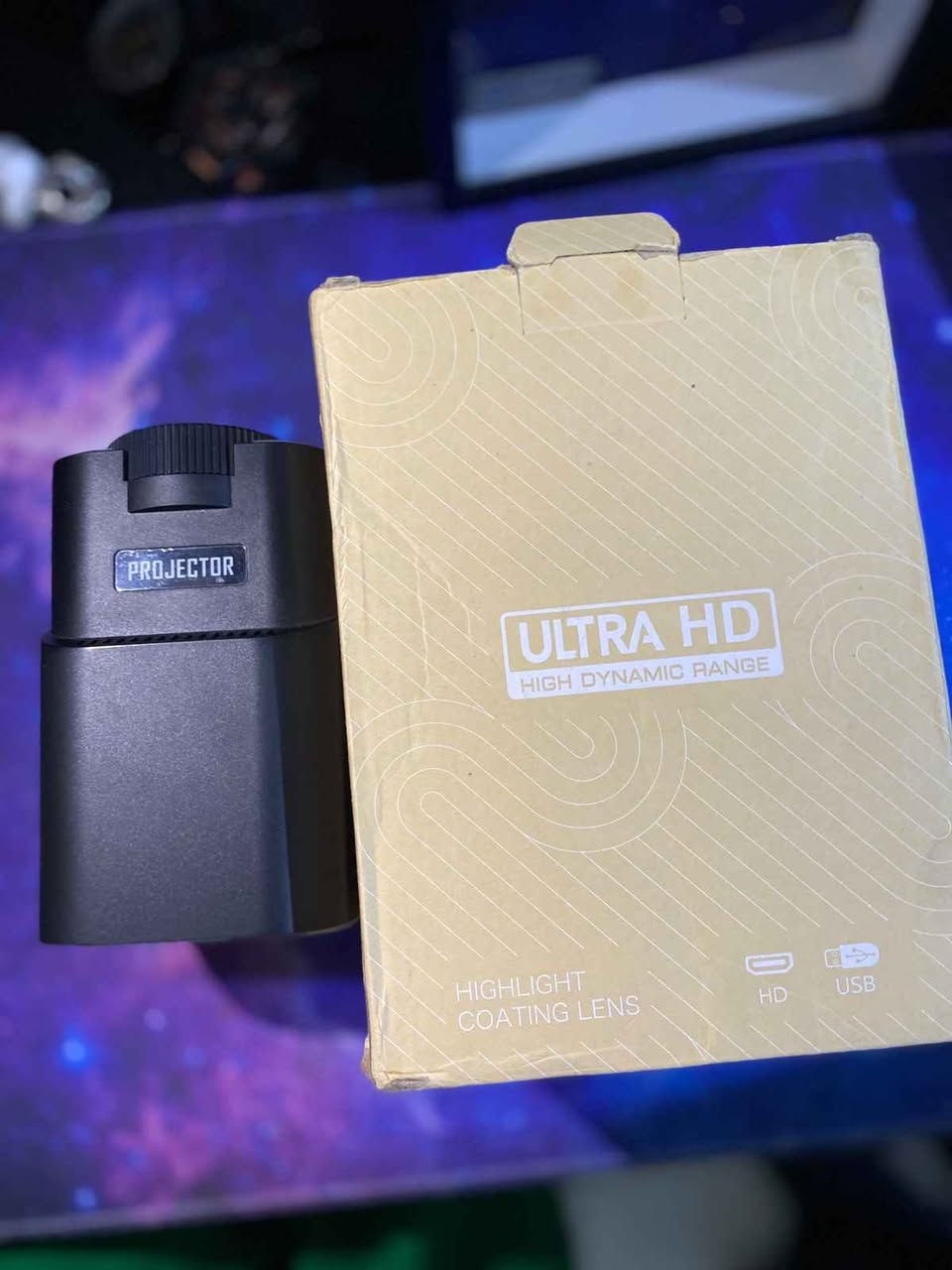 📺 سينما متكاملة بجيبك! بروجكتر ذكي (Projector) بنظام أندرويد للبيع 🍿✨
​تريد تعيش أجواء السينما بالبيت أو تحتاج بروجكتر عملي للدراسة والعمل؟ هذا الجهاز يقدملك كلشي تحتاجه بحجم مدمج!
​💡 أهم المميزات:
​🤖 نظام أندرويد متكامل: تكدر تنزل عليه برامجك وتطبيقاتك المفضلة مباشرة.
​📲 ربط ذكي: يربط مباشرة مع الموبايل والأجهزة الذكية بسهولة.
​🎬 دقة ممتازة: يدعم Ultra HD لضمان صورة واضحة وألوان سينمائية ممتعة.
​🔌 منافذ متعددة: يحتوي على منفذ HD ومنفذ USB لتشغيل الفلاشات واللابتوب والستلايت.
​💼 حجم مدمج: خفيف ويسهل تنقله وياك لأي مكان.
​⚙️ الحالة: نظيف جداً وبحالة ممتازة مع كارتونه الأصلي
​💰 السعر: [40]
📍 الموقع: الكوت (متوفر توصيل أو استلام مباشر)
​📞 للتواصل: راسلني على الخاص أو اترك تعليق وسأقوم بالرد عليك! دهل اوران, واسط


**إذا كنت صاحب هذا الإعلان وتريد حذفه لأي سبب، رجاءا أرسل رسالة إلى الدعم الفني**