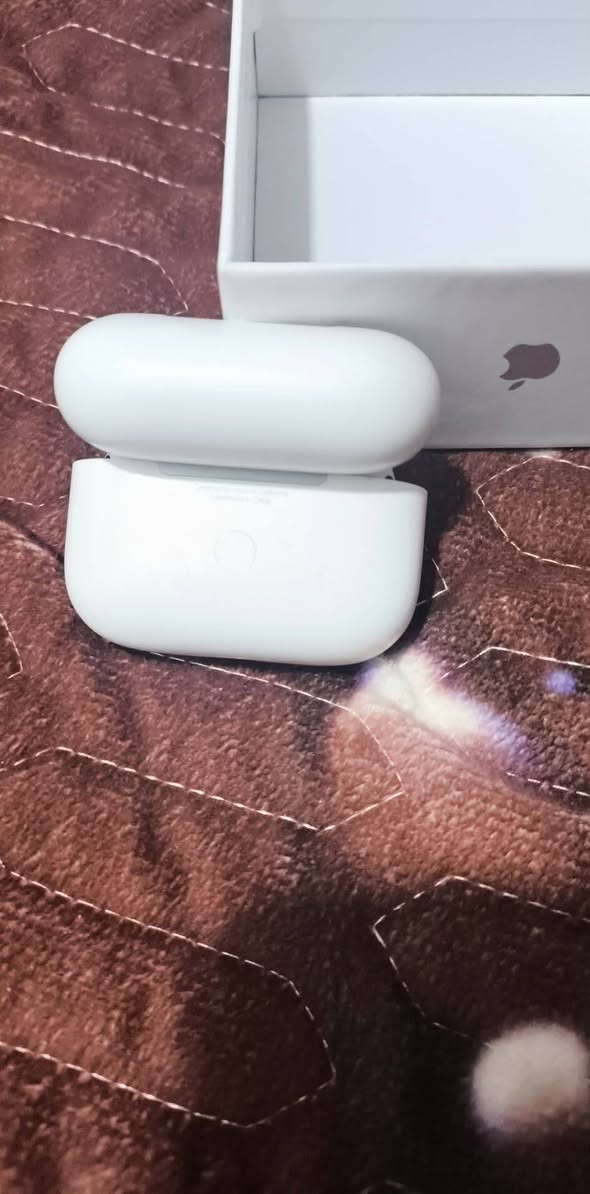 Air Pods Pro
ايربود الاصليه 
سعره 100
مكاني بغداد توصيل موجود 
لي مايعرف يكدر يبحث عليه  ***********
ايربود الاصليه بلكارتون صوت خرافي
