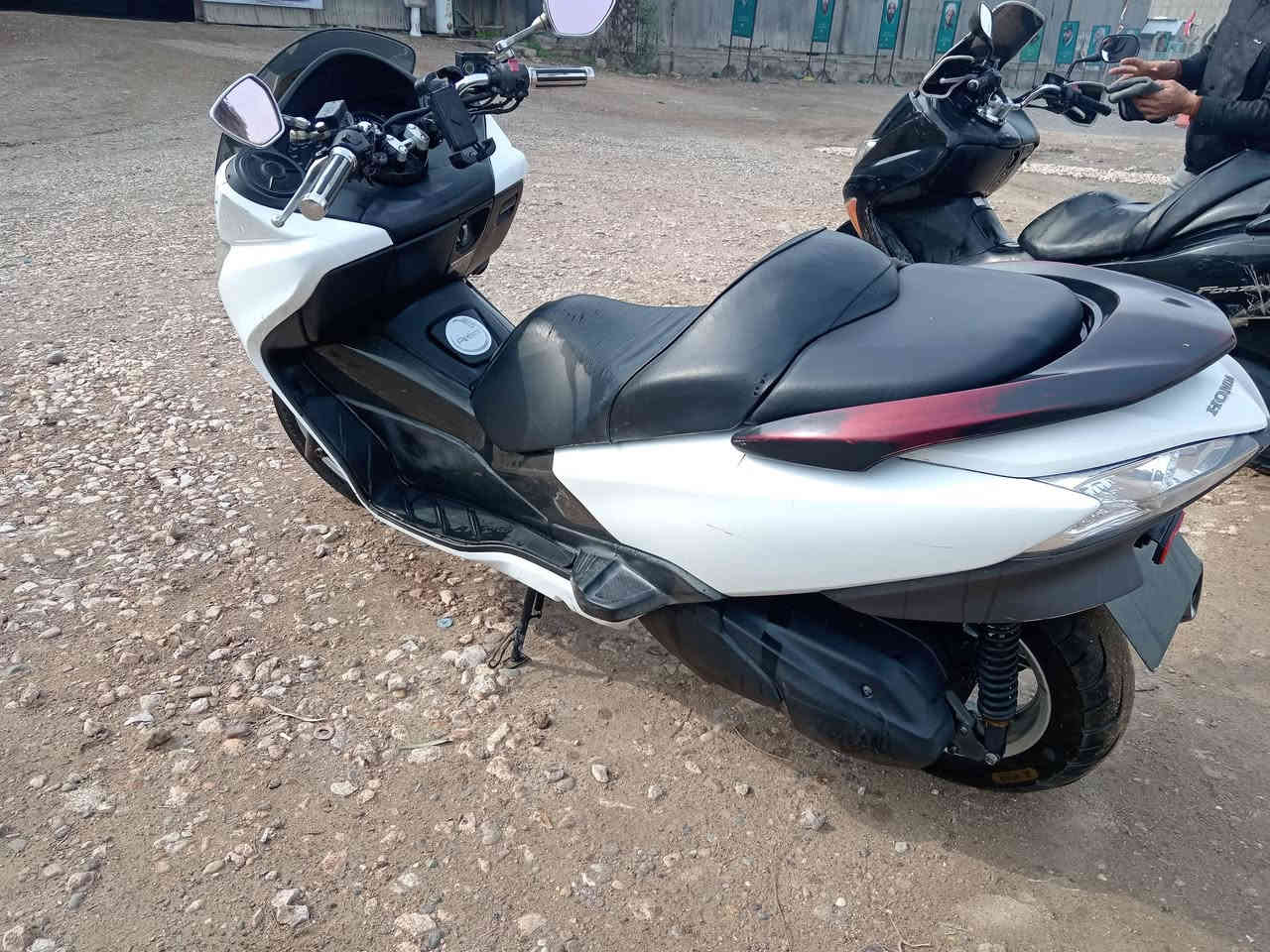 0/10 دراجه ناعمه وحلوه وكلشي بيها شغال زنون عالي ناصي
عارضها ب مليون وميه
موجوده بغداد جسر ديالى
***********
