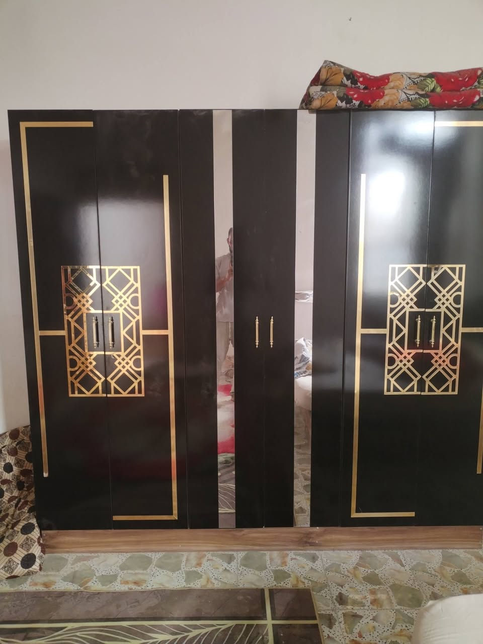 للبيع مبرده سعرها 75 طباخ سعره 250 غرفه جديده سعرها 400 للاستفسار الاتصال على الرقم***********
