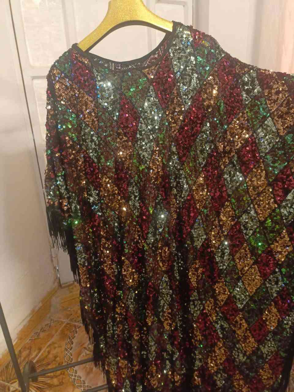 فساتين شيك يدوي ثقيل يلبس كل الوزان سمائي يتكبر ويصغر ملبوسات ساعتين فقط سمائي اخذته  ٢٥٠ الف اريده ٢٠٠ الف الاسود ١٥٠ الف اريده ١٠٠ الف سمائي داخله بطانه ستن توصيل متوفر عنوان بغداد


**إذا كنت صاحب هذا الإعلان وتريد حذفه لأي سبب، رجاءا أرسل رسالة إلى الدعم الفني**