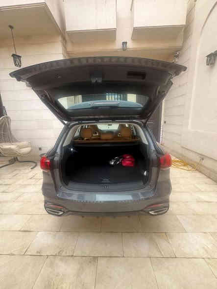 السلام عليكم 
من رخصة الأدمن المحترم ❤️
MG موديل 2023
اللون رمادي 
بحاله الزيرو ماشيه 3000 
مواصفات HS 
الفئه LUX 2.0T
كلين تايتل 
رقم اربيل بأسمي 
الداخل جلد 
سياره جديده صارلها شهر طالعه من المعرض 
بيها هواي مواصفات  
مواصفات ال HS معروفه 
السعر 183 وبيها مجال للشراي 
الرقم :***********
