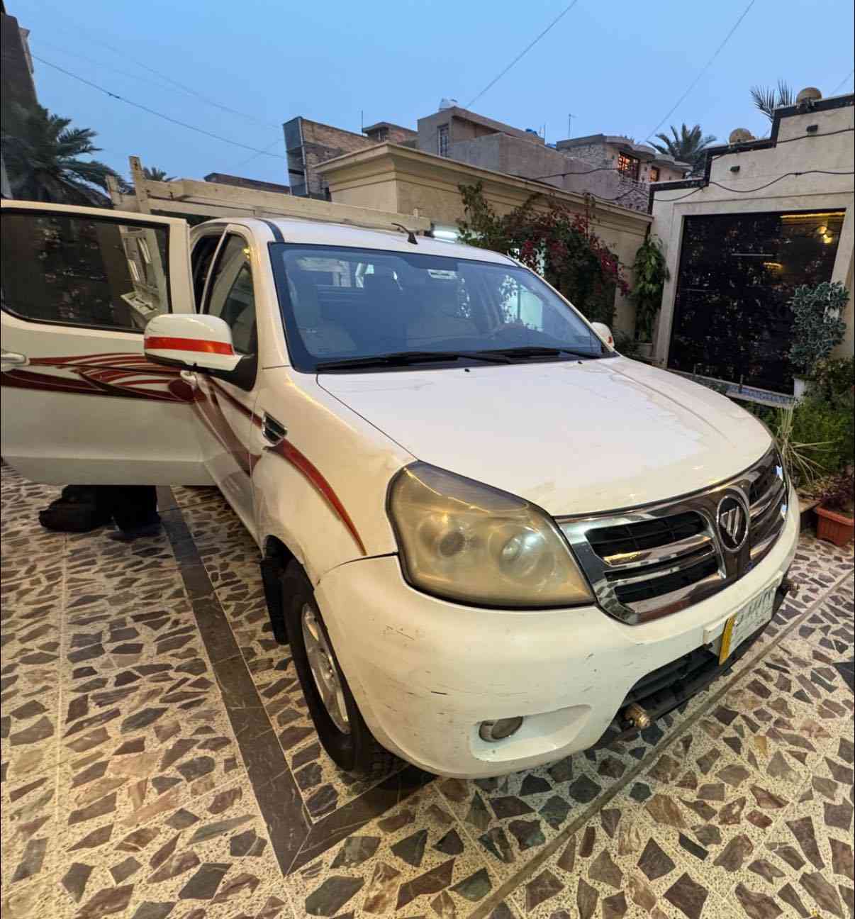 سلام عليكم 
فتون تولاند ٢٠١٥
محرك 2400
رقم بغداد بإسمي وشرط التحويل
كير عادي محرك خير من الله كشر بدون صبغ تبريد ثلج صدر نظيف تايرات جدد السعر ٩٠ والعنوان بغداد 
***********
