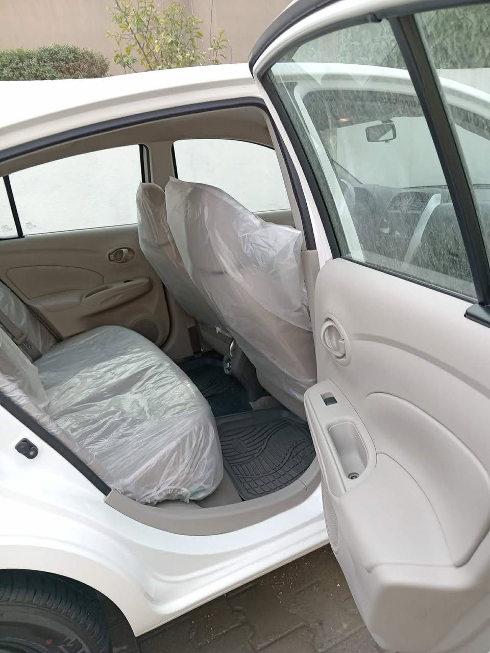 سلام عليكم 
نيسان مصري 2025 مكفوله 
ماشيه 12 الف 
تبريد قطعتين 
جام 4كهرباء
السعر 127 وبيه مجال 
للاستفسار 
***********
السياره بسمنه تريد تحويل تريد وكاله 
مكان السياره بابل
