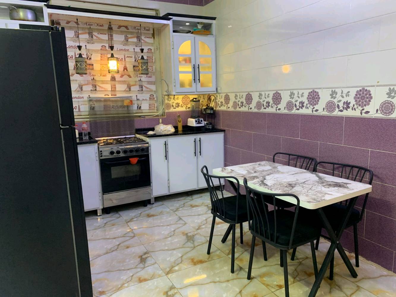 بيت في محافظة ميسان منطقة حجي عبد الاولى قرب جامعة المنارة . بيت طابقين الطابق الاول معزول عن الطابق الارضي  . المنزل يحتوي على محل . بيت طابو زراعي عقد ٢٥ 