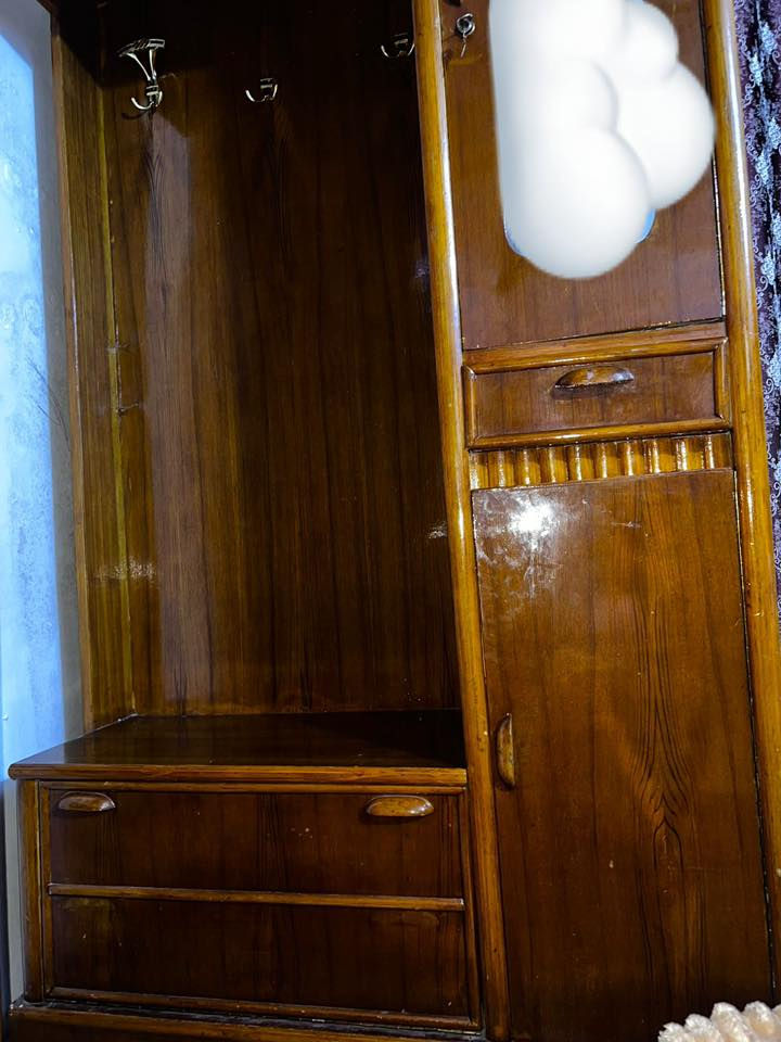 السلام عليكم غرفة نوم صاج ثكيل تسكام نظيفة جدا نظافتهه تقريبا 90‎%‎ او اكثر الكنتور 6 ابواب مع ملحق عالي مكاني بغداد حي العامل رايدهه مليون و 600 وبيهه مجال  هاي صورهه بالبيت ومن جانت بالمعمل ***********
