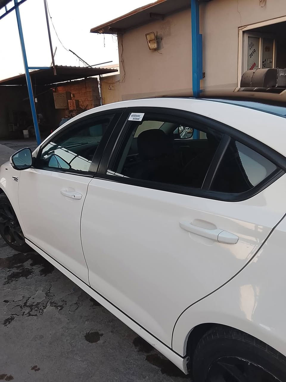 🚗 للبيع – سيارة نظيفة جداً
🔹 النوع: MG 6
🔹 الموديل: 2014
🔹 المحرك: 1.8 بنزين
🔹 القير: أوتوماتيك
🔹 اللون: أبيض
🔹 المقاعد: جلد
🔹 عدد المقاعد: 5
✨ المواصفات: فول
✔️ فتحة سقف
✔️ تشغيل بصمة
✔️ مثبت سرعة
✔️ مرايا جانبية كهربائية
✔️ مقاعد كهربائية
✔️ شاشة ولوحة قيادة رقمية
✔️ 6 وسائد هوائية
📄 اللوحة: أربيل خصوصي
محركها بي صوت 
السعر والتفاصيل على الخاص 
📞 للتواصل: ***********
