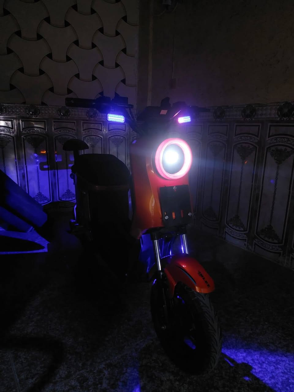 دراجة R9 فول مواصفات استعمال شهر أي عطل مابيهة موديل 2026
مواصفاتهة
1 الايت عالي ناصي رماش
2 دبل إشارة
3 بك
4 اشاير يمنة ويسرة
5 نظام البارك P
6 سرعة ٩٩
7 أربع نمر
8 بطاريات شغاله مصار هواي مستعمل اقل شهر
9 وسعر 450 وبيهة مجال. 
10 عنواني كربلاء المقدسة حي العامل 
11 الاستفسار اكثر خاص.


**إذا كنت صاحب هذا الإعلان وتريد حذفه لأي سبب، رجاءا أرسل رسالة إلى الدعم الفني**