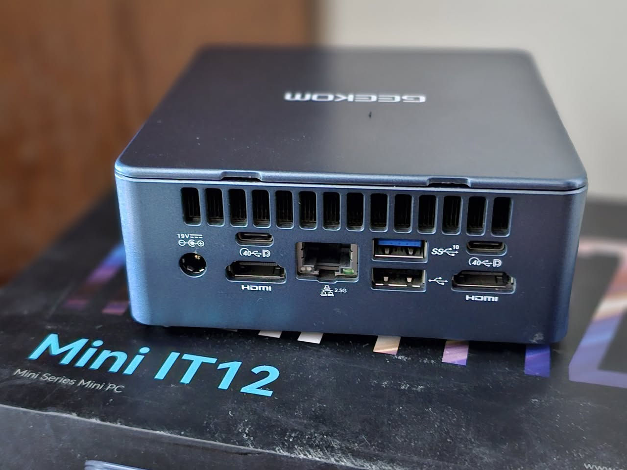 Mini PC IT12 ميني بي سي مكتبية (i5gen12)

ميني بي سي 
مستعمل مستعمل

Mini PC IT12

السعر 385 الف

مواصفات
رام ١٦ كيكا 
هارد ١ تيرا 

حاسبة مكتبية 

باقي المواصفات :
---------
Intel Core i5-12450H (12th Gen), 8 cores / 12 / threads, up to 4.4 GHz
-----------
- Graphics Intel UHD Graphics up to 1.2 GHz, 8K/60Hz support
----------
- RAM 16 GB DDR4
----------
- Storage: 1000GB M.2 SSD 
--------
Windows 11 pro 
---------
يرهم عليها ميموري كارد 
يرهم عليها هارد ساتا
يرهم عليها هارد امفي
يعني تكبر المساحه بعده منافذ
----------
مفرمت وجاهزه للاستعمال 

كامل ملحقات

متوفر توصيل


**إذا كنت صاحب هذا الإعلان وتريد حذفه لأي سبب، رجاءا أرسل رسالة إلى الدعم الفني**