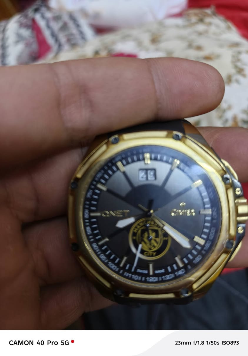 سلام عليكم ساعه
 سماير شركه كيونت
 بطارية جديده جدن
 نضافتهه 99\100 
الي يرقبها يراسلني
 خاص ول واتس اب
جميع محتوياتها موجوده بسعر معقول
***********
