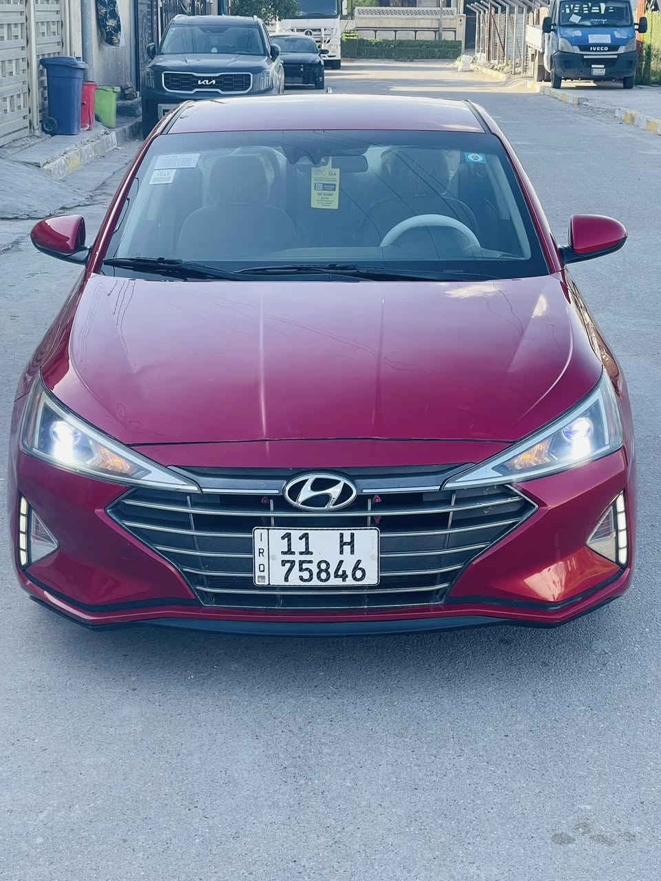 النترا 2020 وارد امريكي حادثها خشم البنيد سياره ليبل واحد كلها بدون اي فتح واي تبديل بيها كلير صفحه السائق من امريكه بدون اي ضربه او معجون وصور الحادث والسونار بالمنشور 
محرك 2000 دوش شرط برغي ممفتوح بيه كفاله 
كير AT مكفول 
صدر جديد 
تخم تاير جديد 
تبريد ثلج تدفئه شغال 
ماشيه 89 mil حقيقي 
شاشه كبيره بلاديه 
كامره بلاديه 
رادارات جانبيه 
حساسات خلفيه 
توقف ذاتي 
تحكم ستيرن 
سياره جديده خير من الله اي نقص مبيها وبالعافيه ع ياخذها
مكاني بلديات *********** السعر  128
