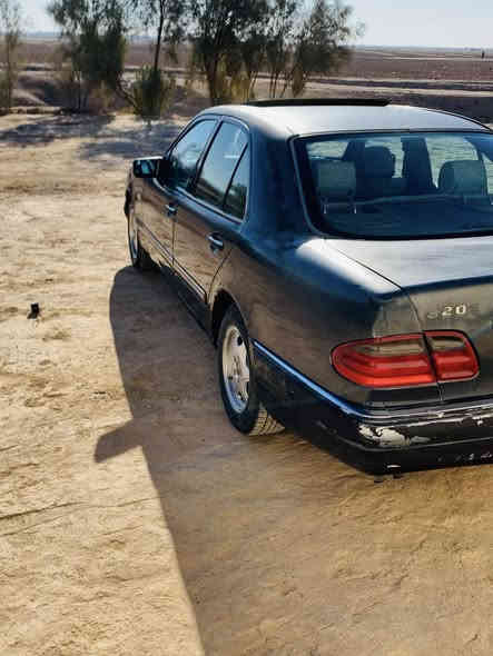 الحلال #للبيع نضربت ربي يجفيكم الشر خل اسولفلكم تفاصيل السياره واني مسوول عليها وعلى كل كلمه اكولها ..
1- مارسيدس موديل 2000 منفيس ومنفيسها ضايع 
2- كهربائيات شاشه اصليه تاب جبيره ومسجل دف اربع سماعات صوت يخبل ولايتات عالي ناصي واشاير وهورن وتدفئه شغاله نار 🔥 وتبريد فقط راديتر عايزها
3- باتري جديد بالكارتون واصلي
4- فتحه سقف وشغاله
5-كير ومحرك اصليات بلاديات شرط مامصلحات شرط اوتماتيك 
والله شاهد على حرف مثل ماكتبت كلشي شغال وكلشي شرط
السياره تعرضت لحادث شوف عينكم ربي يجفيكم الشر بس الحمدلله الحادث ما ماثر عليها لان بالبجم الوره هسع السياره شغاله وكلها شرط بعدها على وضعها فقط تضررت من وره .. هذا رقمي *********** ومكاني الشرقاط والسياره هسه يم السمكري
والسعر 25وبيها مجال حك الجيه
