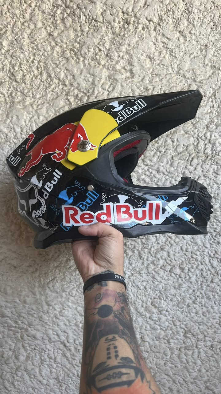 خوذة دراجات اصلي قياسM الاعلى سعر ابيع ***********
