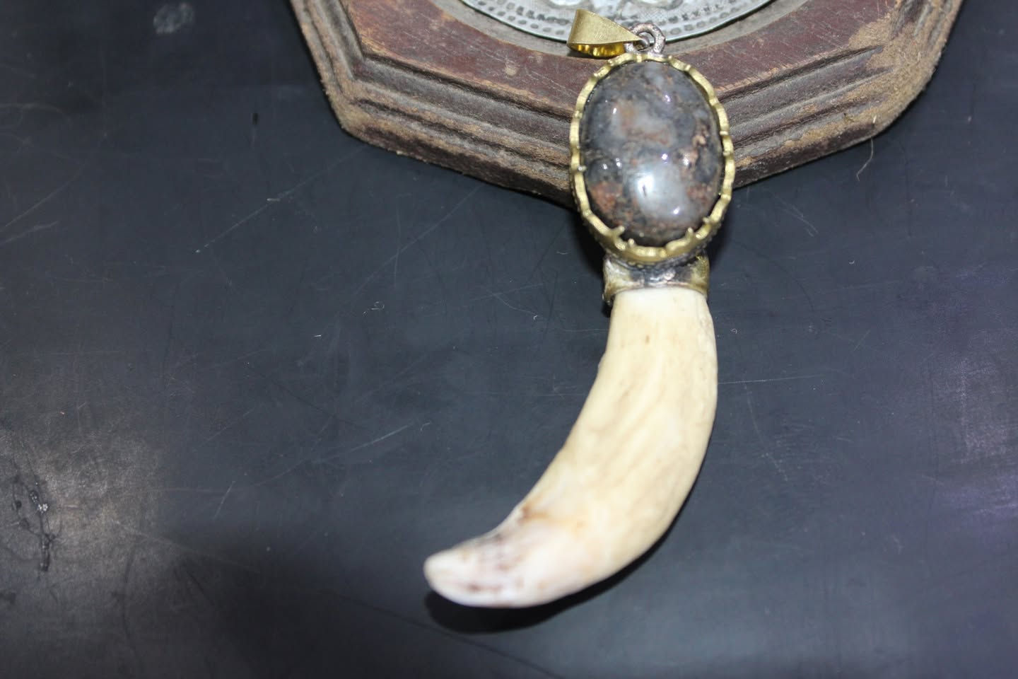 ناب ذئب بتعليقة نحاس مع حجر عقيق رمادي 🐺💛✨

ناب الذئب… رمز القوة والشجاعة 👑
ومعه تعليقة نحاس أصلي 💛 تضيف لمسة فخامة وصلابة.
وحجر العقيق الرمادي الطبيعي ⚡ يعطي توازن وأناقة، توليفة مثالية للرجال اللي بيحبوا القطع اللي ليها حضور قوي ومعنى.

✔ ناب ذئب طبيعي
✔ تعليقة نحاس أصلي
✔ حجر عقيق رمادي طبيعي
✔ كل قطعة لها تفاصيلها الخاصة

لو بتحب القطع اللي تحسسك بالقوة من أول نظرة…
الناب ده هيكون بصمتك الخاصة 👌🔥

📩 راسلنا دلوقتي واحجز قطعتك قبل ما تنفد

#ناب_ذئب
#نحاس
#عقيق_رمادي
#احجار_طبيعية
#اكسسوارات_رجالي
#ستايل_مختلف
#هيبة
#فخامة
#خان_العجايب
#تميز
#قطعة_فريدة
#لوك_رجالي
#ترند
#اناقة
#تفاصيل
#قوة
#طاقة
#ذوق
#موضة
#احجار_كريمة


**إذا كنت صاحب هذا الإعلان وتريد حذفه لأي سبب، رجاءا أرسل رسالة إلى الدعم الفني**