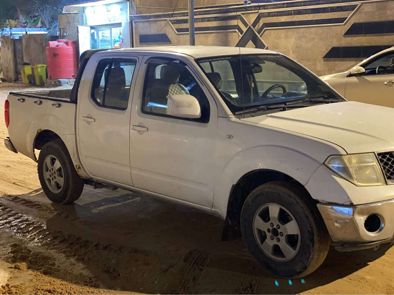 نيفارا 2013 اوتماتيك رقم بصره سنويه مامنتهيه بيها جاملغ وباب وبيها ملاحظات ب 98 وبيها مجال ***********
