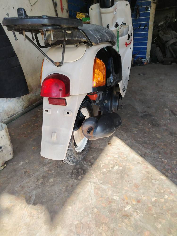 ماكس بوليسي دراجه مكينتها ناعمه كلشي شغال بيها اشاير هورن ليت اصطاب سلف ٦٥٠ ومجال قليل للشراي *********** البصرة, العراق
