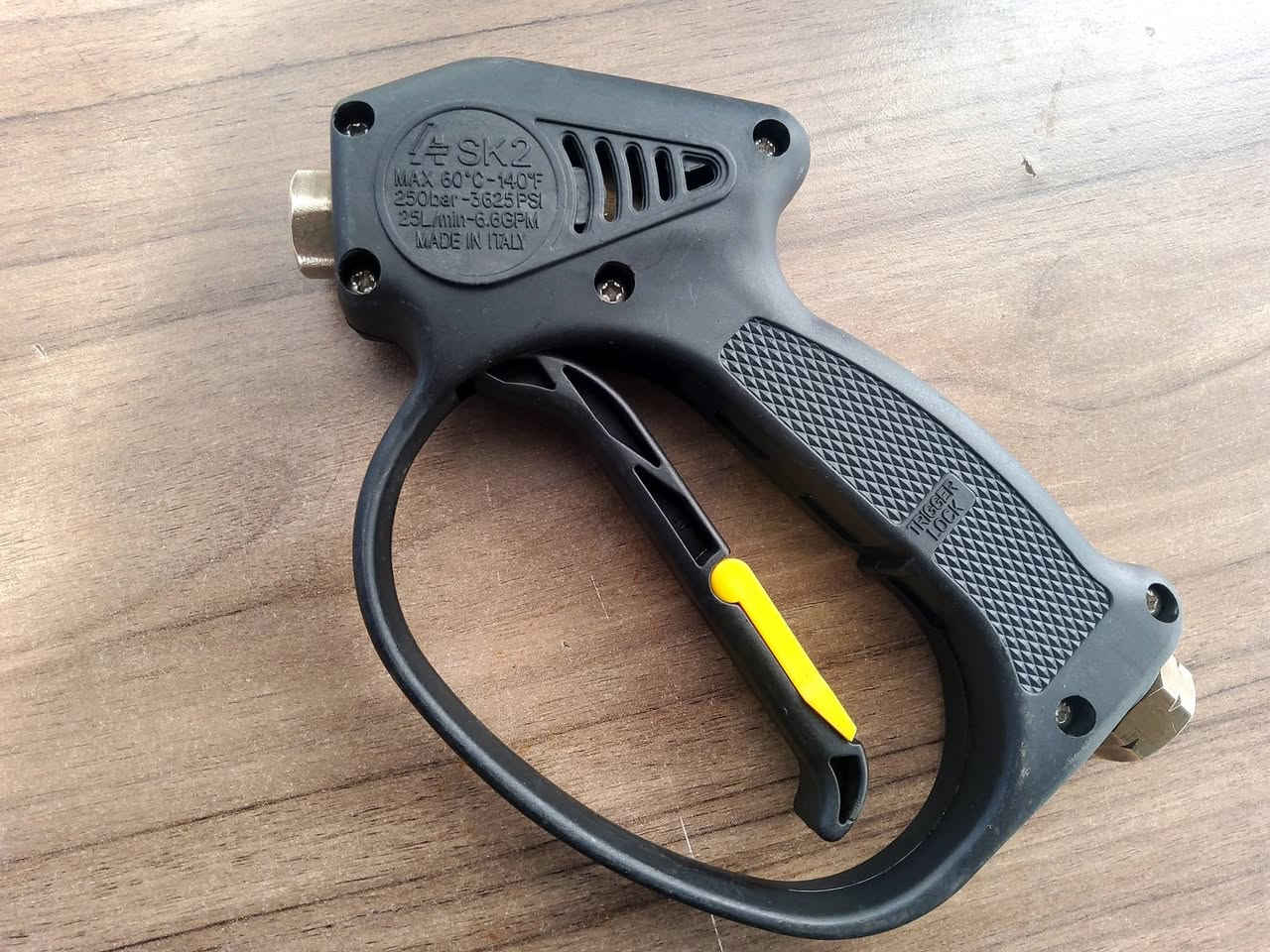 السلام عليكم .مسدسات غسل ايطالي ضغط عالي جدد غير مستخدمات . الكبير الكامل سعرة ٧٥ ألف والثاني ٢٥ ألف .بغداد الشعب .ماعندي توصيل للاسف. ***********
