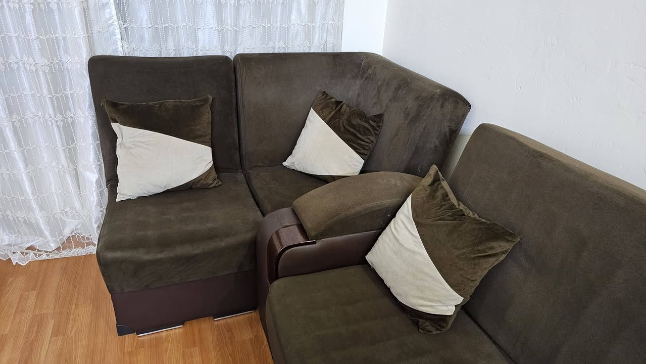 السلام عليكم
ديوان كورنر عشر مقاعد للبيع
 نظام السرير وبي مكان خزن 
ويا كوشات عدد ٦ 
استخدامة متوسط مثل ما مبين بالفديو 
رايدة ب٢٥٠ وبي مجال 
للشراء تواصل ع واتس ٠٧٧٠٢٥٠٩٩٠


**إذا كنت صاحب هذا الإعلان وتريد حذفه لأي سبب، رجاءا أرسل رسالة إلى الدعم الفني**